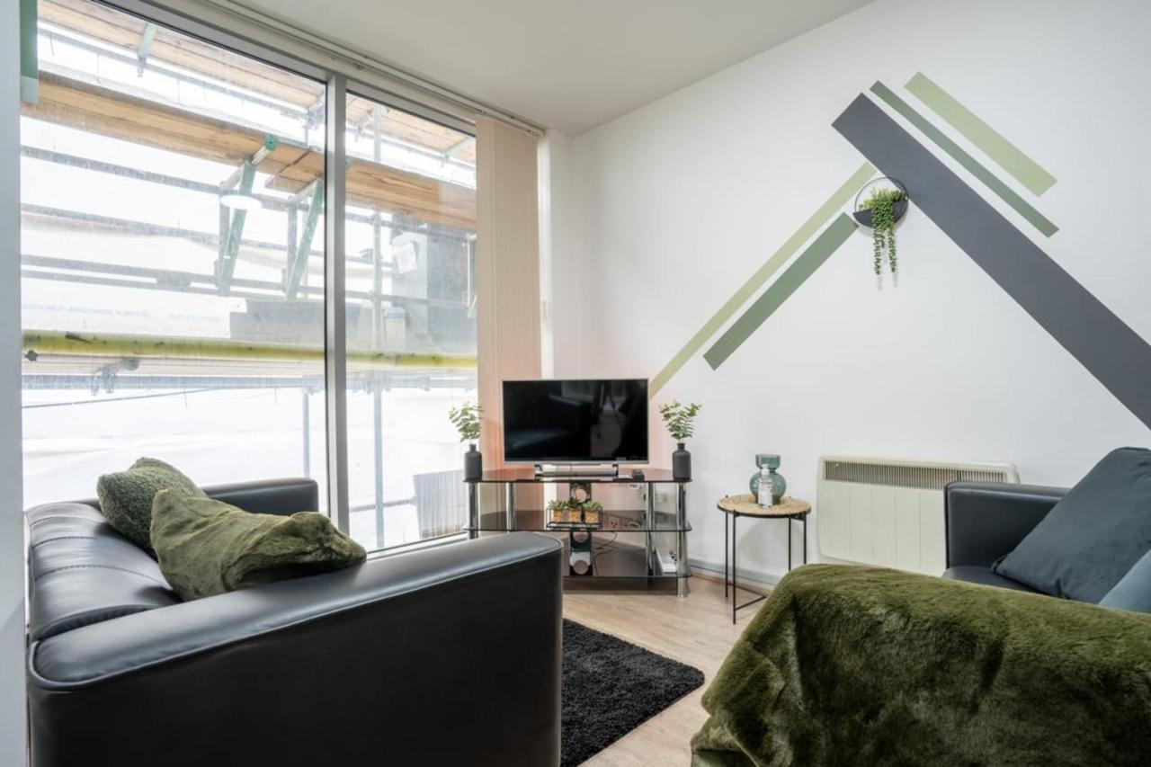 Stylish And 2 Bedroom - Free Parking Apartment Birmingham