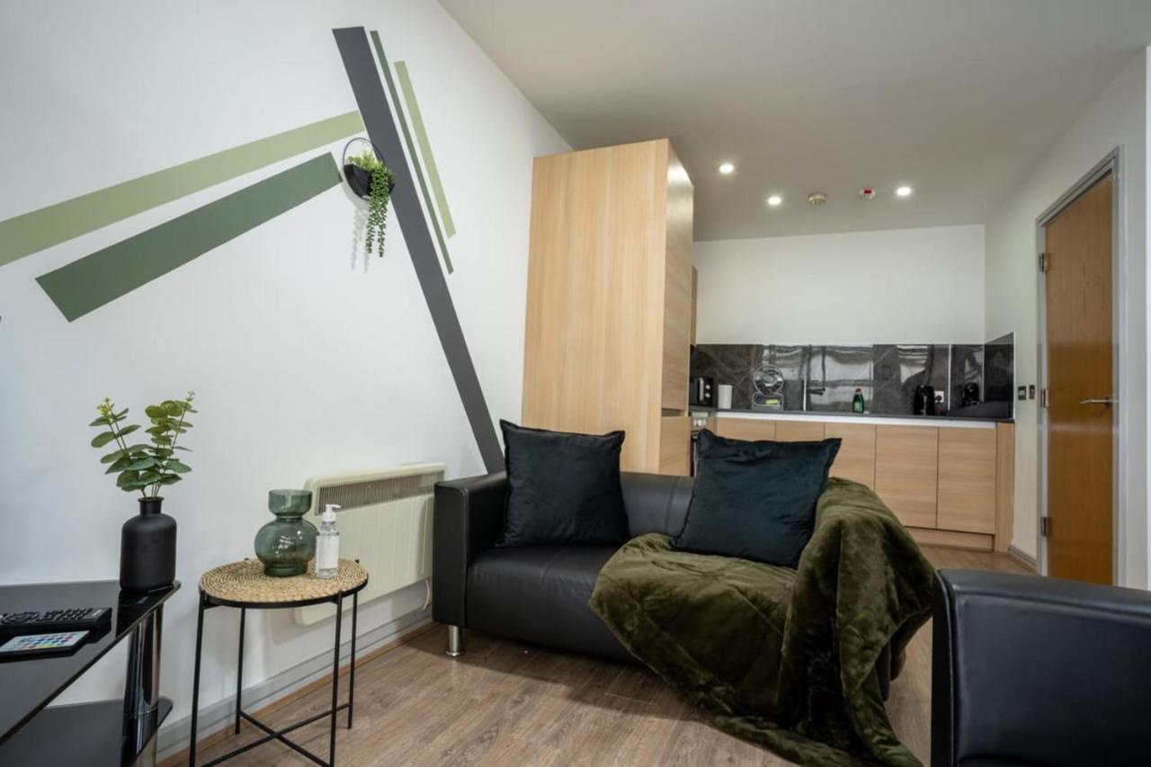 Stylish And 2 Bedroom - Free Parking Apartment