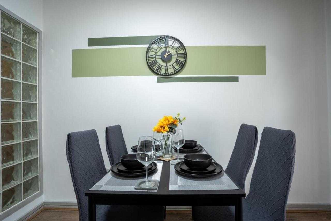 Apartment Stylish And 2 Bedroom - Free Parking