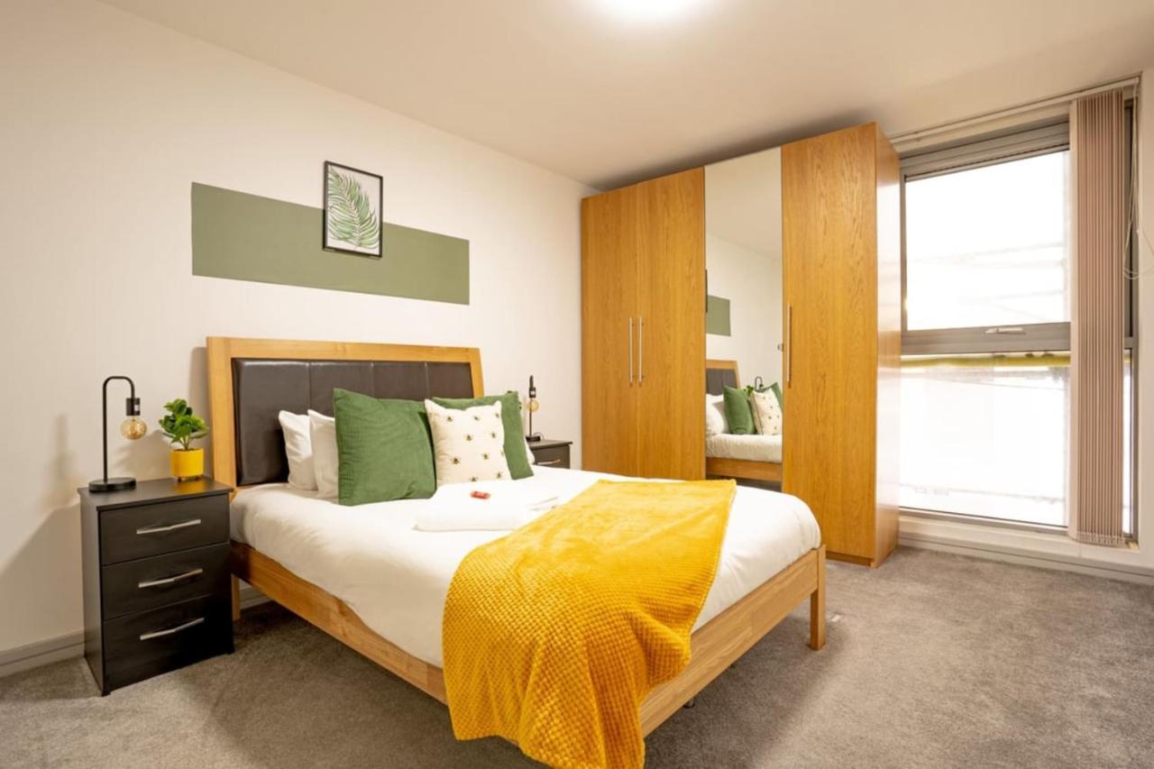 Stylish And 2 Bedroom - Free Parking Apartment Birmingham
