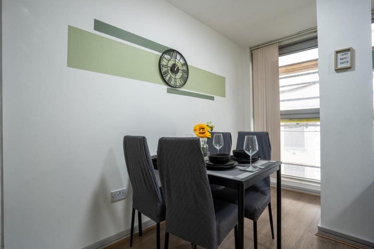 Apartment Stylish And 2 Bedroom - Free Parking