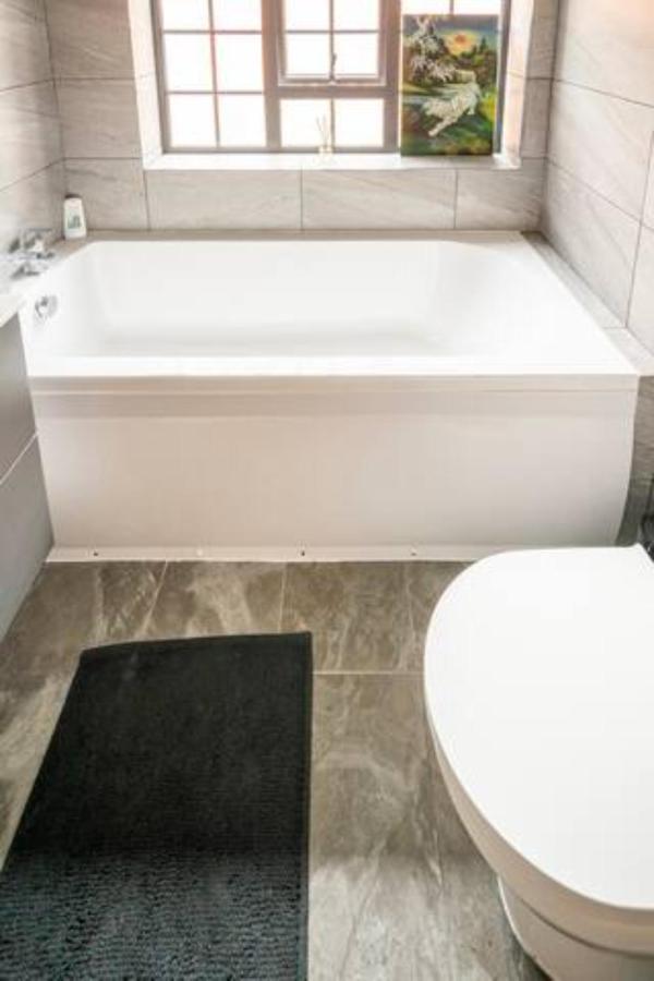 Beautiful En-suite With Bath Tub To Let In The Jewelry Quarter Homestay *