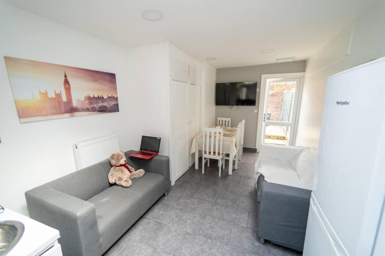 Stylish For Short Term Near The City! Apartment *