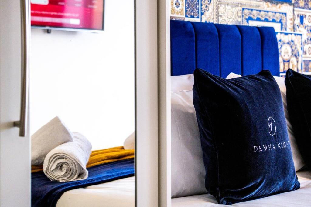 The Versace With 4 Beds And Secure Free Parking