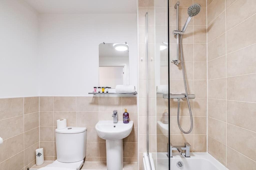 Apartment The Versace With 4 Beds And Secure Free Parking