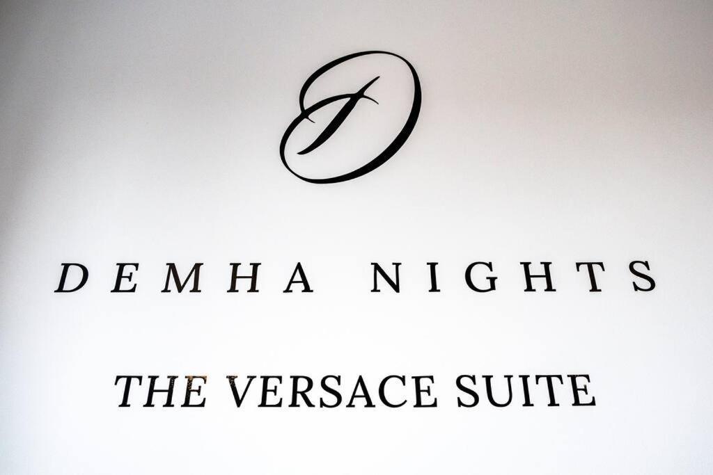 The Versace With 4 Beds And Secure Free Parking *