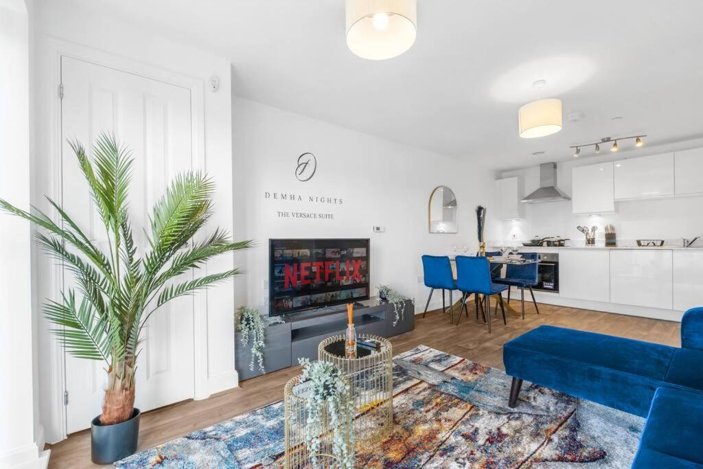 The Versace With 4 Beds And Secure Free Parking *