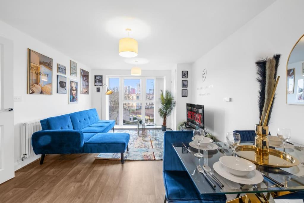 The Versace With 4 Beds And Secure Free Parking *