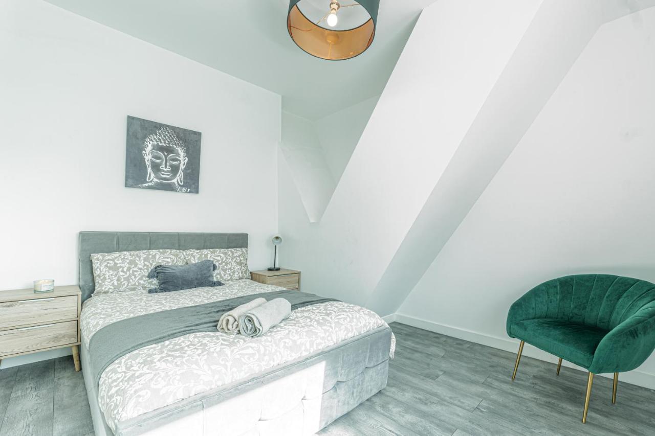 Modern - Apartment Birmingham