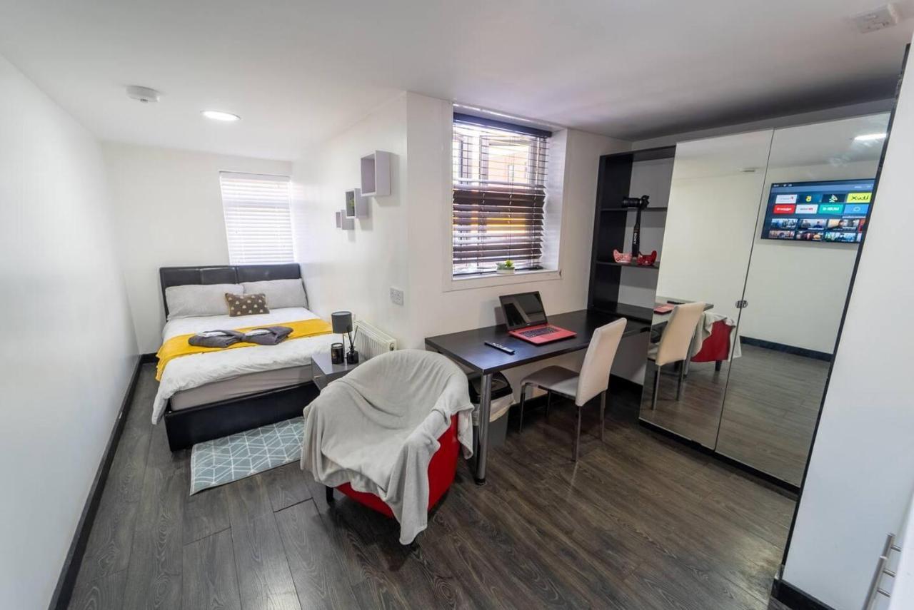 Modern Cosy Available Apartment