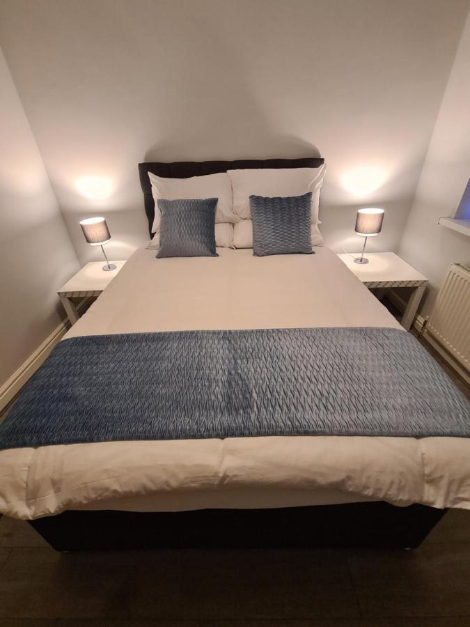 Whole House - 4 Bedrooms - Parking - Sleeps 8 * Birmingham