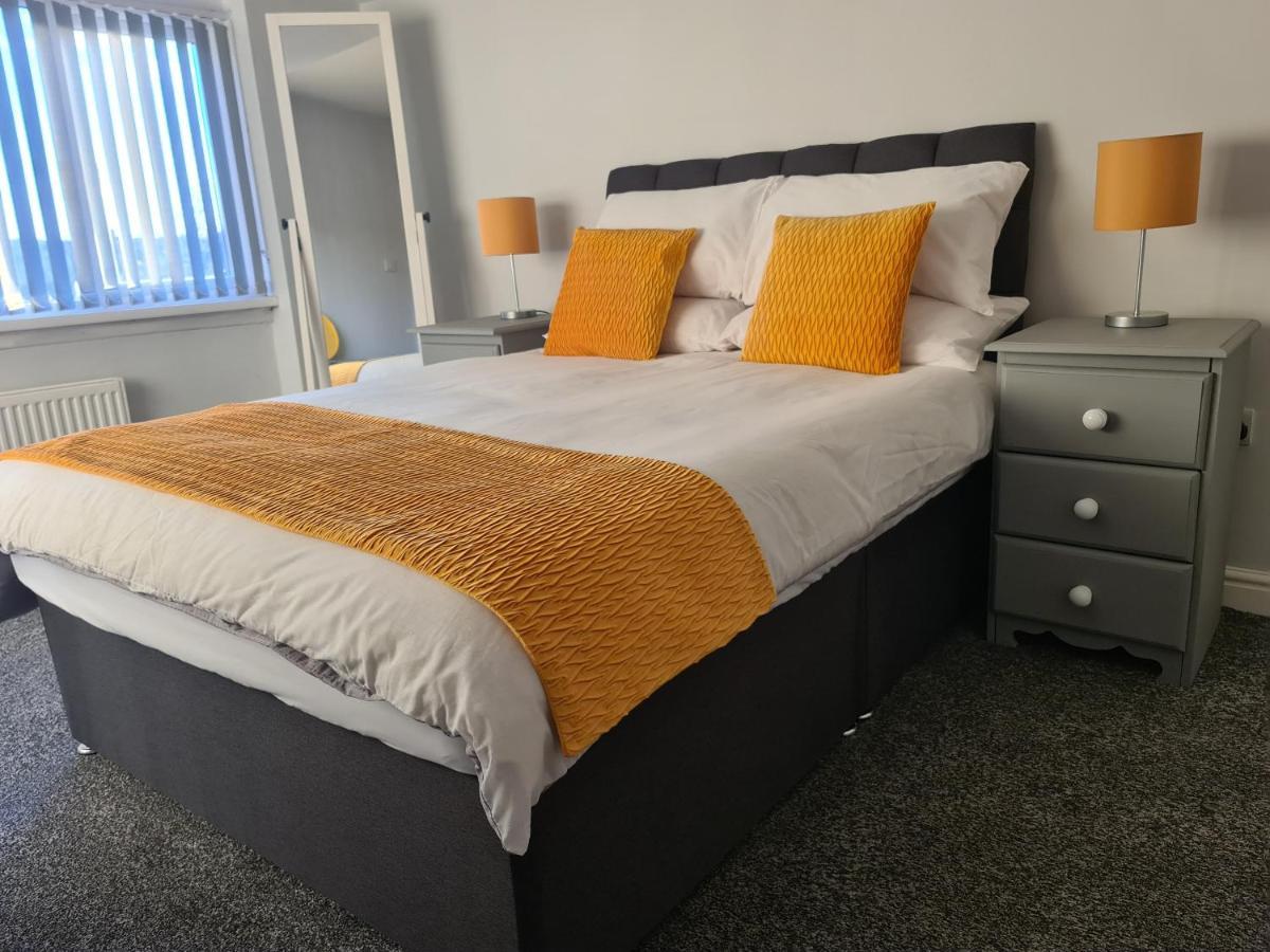 Whole House - 4 Bedrooms - Parking - Sleeps 8 * Birmingham