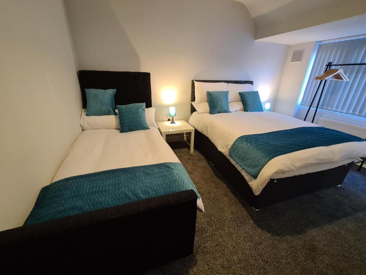 Holiday home Whole House - 4 Bedrooms - Parking - Sleeps 8 *