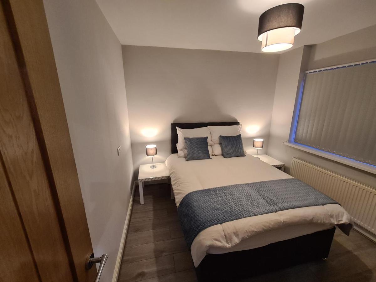 Holiday home Whole House - 4 Bedrooms - Parking - Sleeps 8 Birmingham