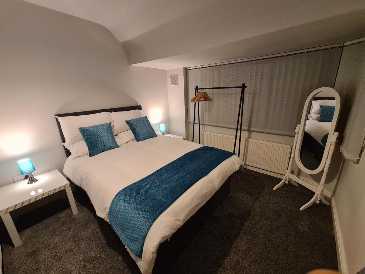 Whole House - 4 Bedrooms - Parking - Sleeps 8 Birmingham