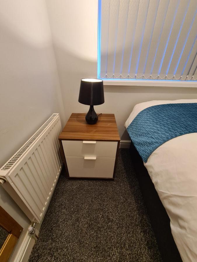 Whole House - 4 Bedrooms - Parking - Sleeps 8 Holiday home Birmingham