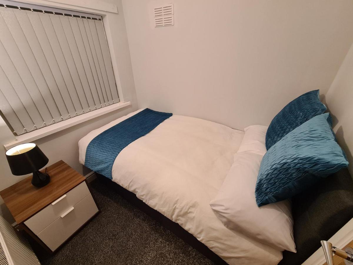 Whole House - 4 Bedrooms - Parking - Sleeps 8 * Birmingham