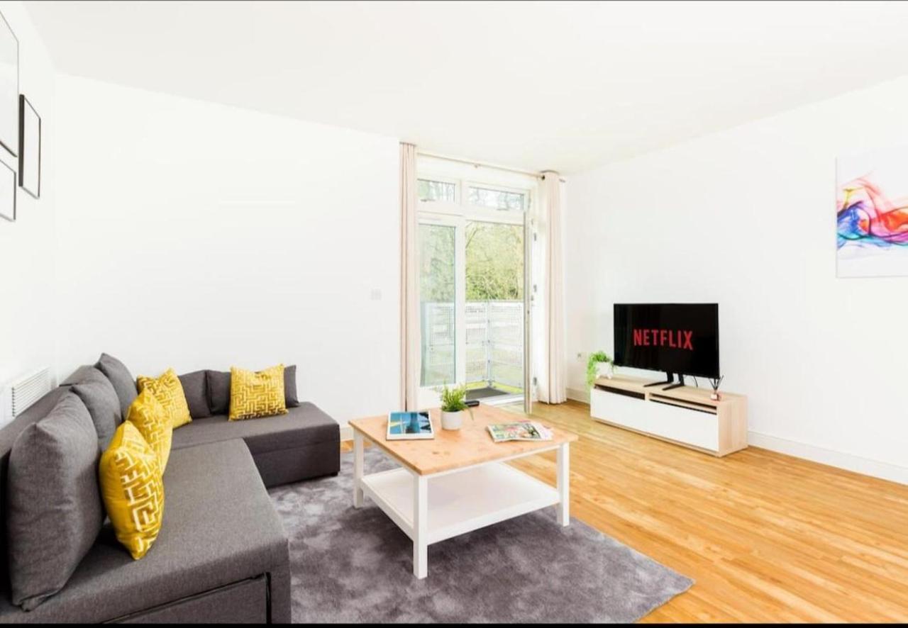 Kinara Properties - Luxury 2 Bed Apartment, Local To Uob, Qe, Royal Orthopaedic Hospital, 10 Mins From Centre, Free Parking Apartment *
