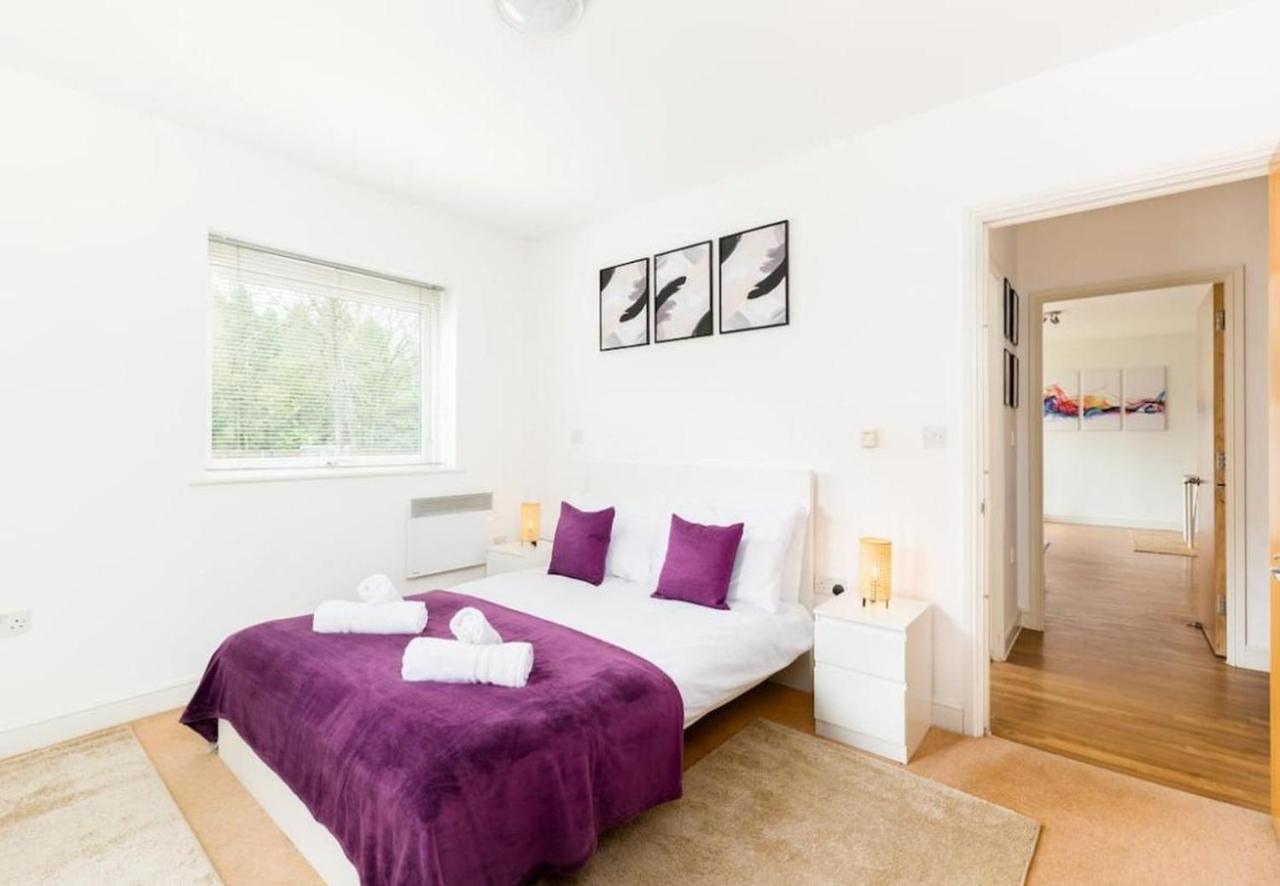 Kinara Properties - Luxury 2 Bed Apartment, Local To Uob, Qe, Royal Orthopaedic Hospital, 10 Mins From Centre, Free Parking *