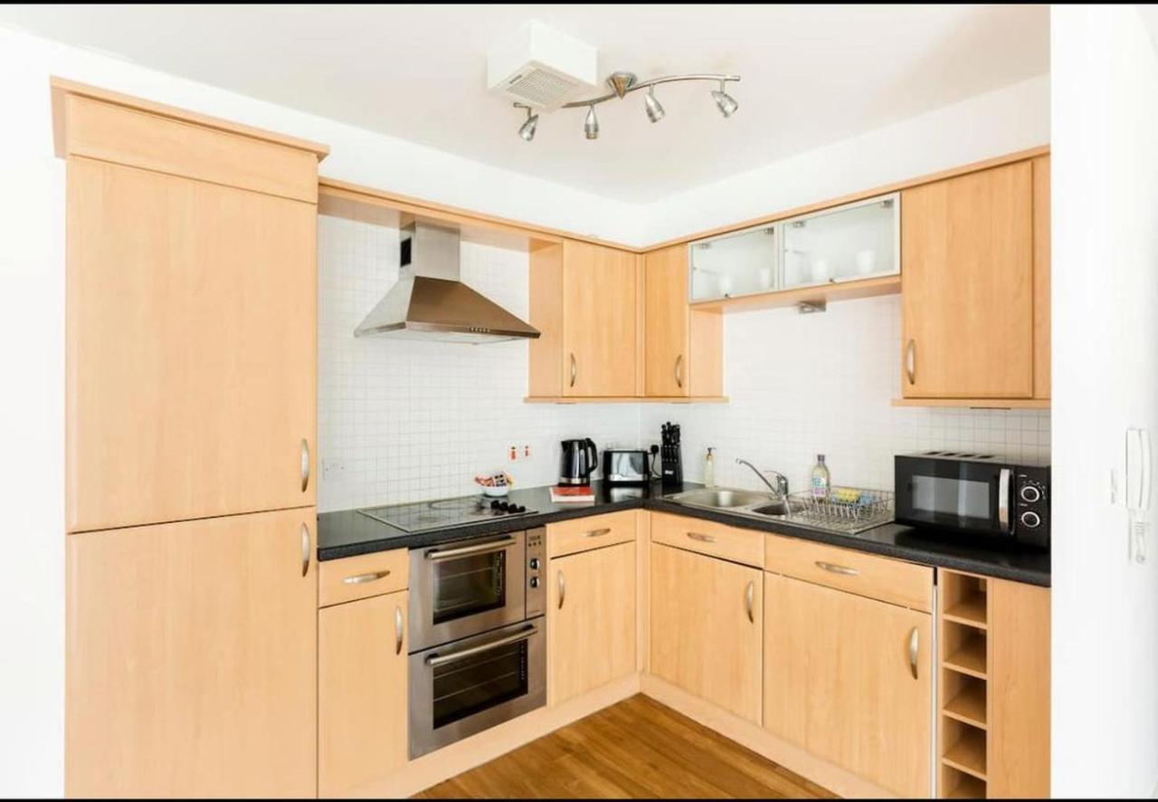 Kinara Properties - Luxury 2 Bed Apartment, Local To Uob, Qe, Royal Orthopaedic Hospital, 10 Mins From Centre, Free Parking Apartment Birmingham