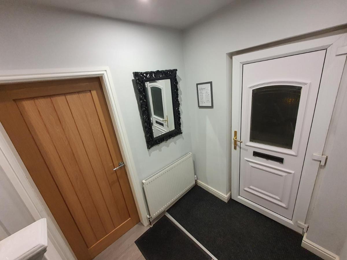 Whole House - 4 Bedrooms - Parking - Sleeps 8 * Birmingham
