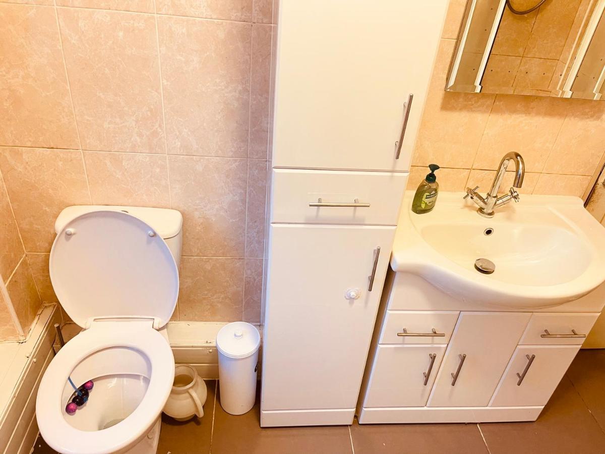 3 Bedroom House,close To M6-express Way To Centre *