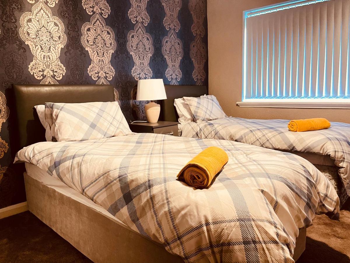 3 Bedroom House,close To M6-express Way To Centre Holiday home *