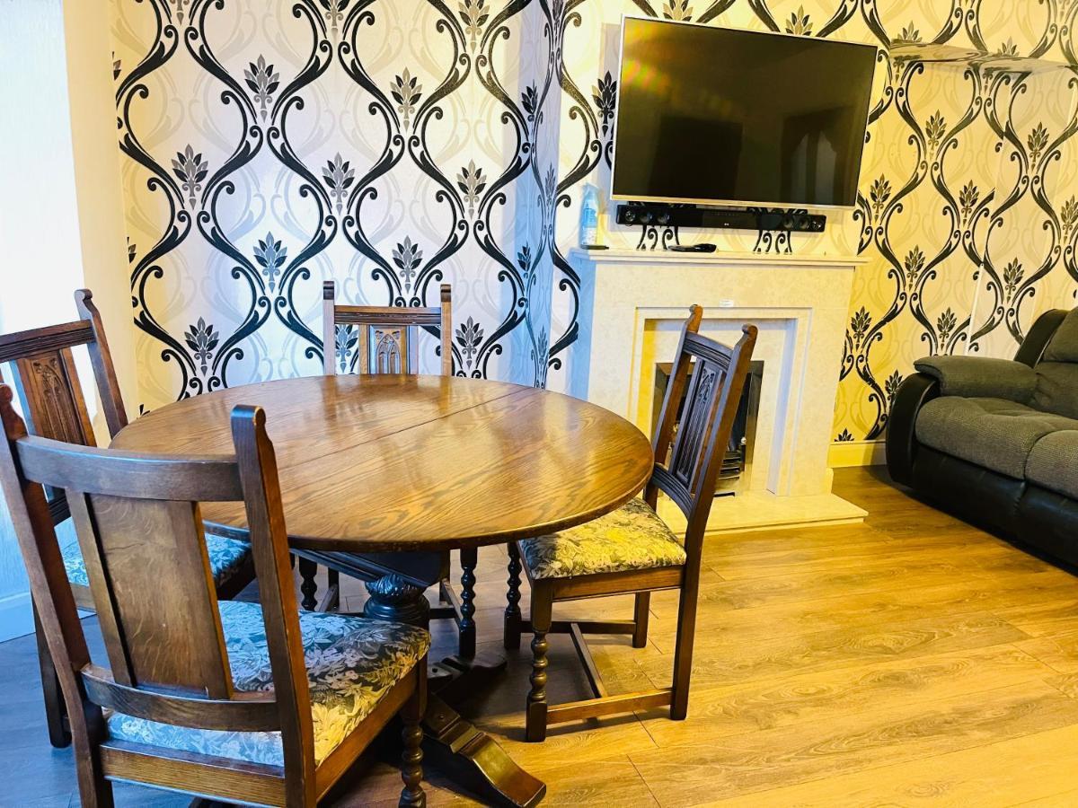 Holiday home 3 Bedroom House,close To M6-express Way To Centre *