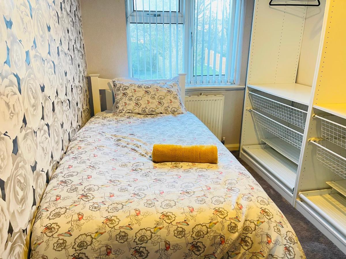 Holiday home 3 Bedroom House,close To M6-express Way To Centre *