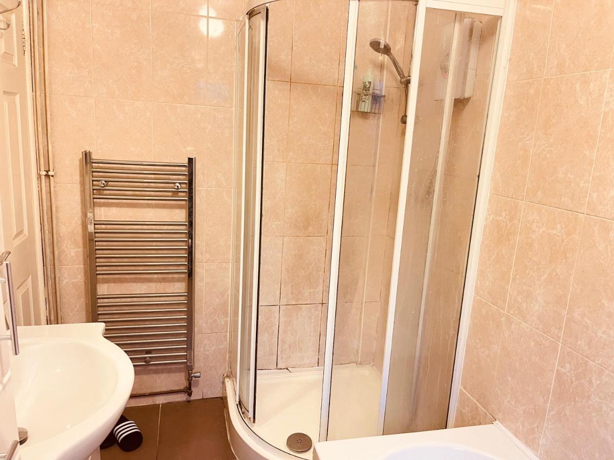 3 Bedroom House,close To M6-express Way To Centre Birmingham
