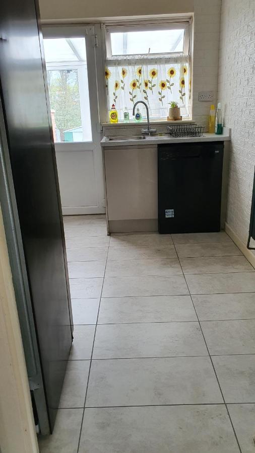 Spacious 3-bedroom In With Driveway Parking * Birmingham