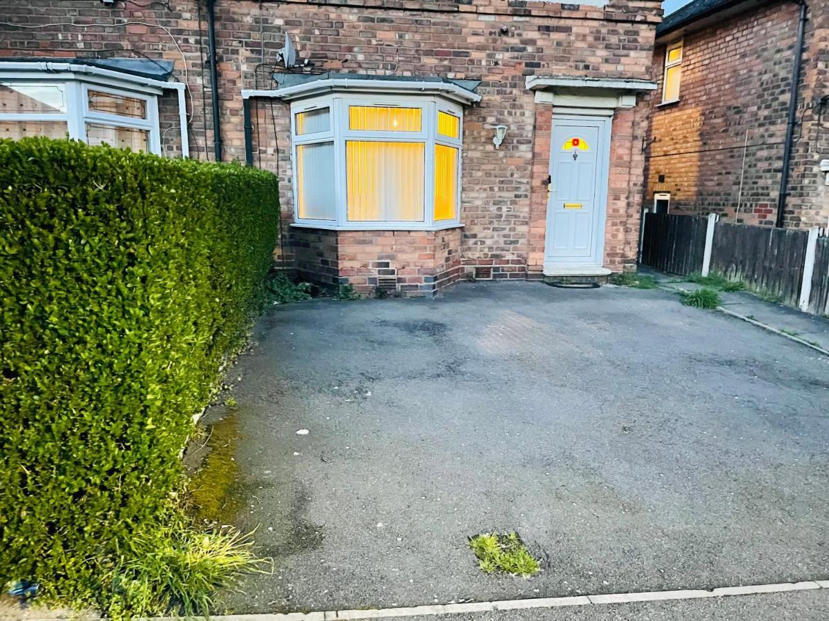 3 Bedroom House,close To M6-express Way To Centre