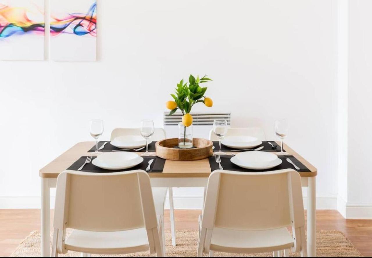 Apartment Kinara Properties - Luxury 2 Bed Apartment, Local To Uob, Qe, Royal Orthopaedic Hospital, 10 Mins From Centre, Free Parking *
