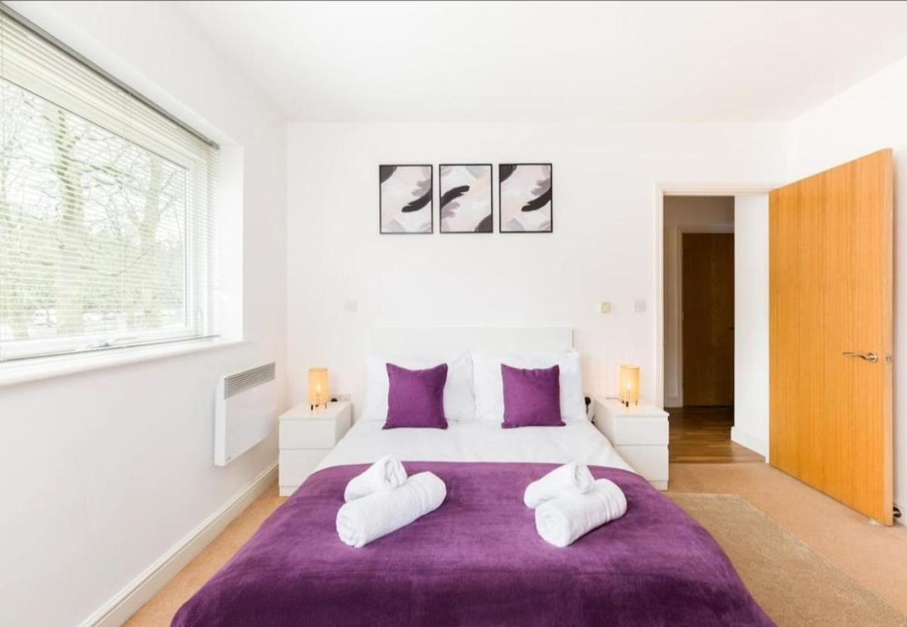 Kinara Properties - Luxury 2 Bed Apartment, Local To Uob, Qe, Royal Orthopaedic Hospital, 10 Mins From Centre, Free Parking *