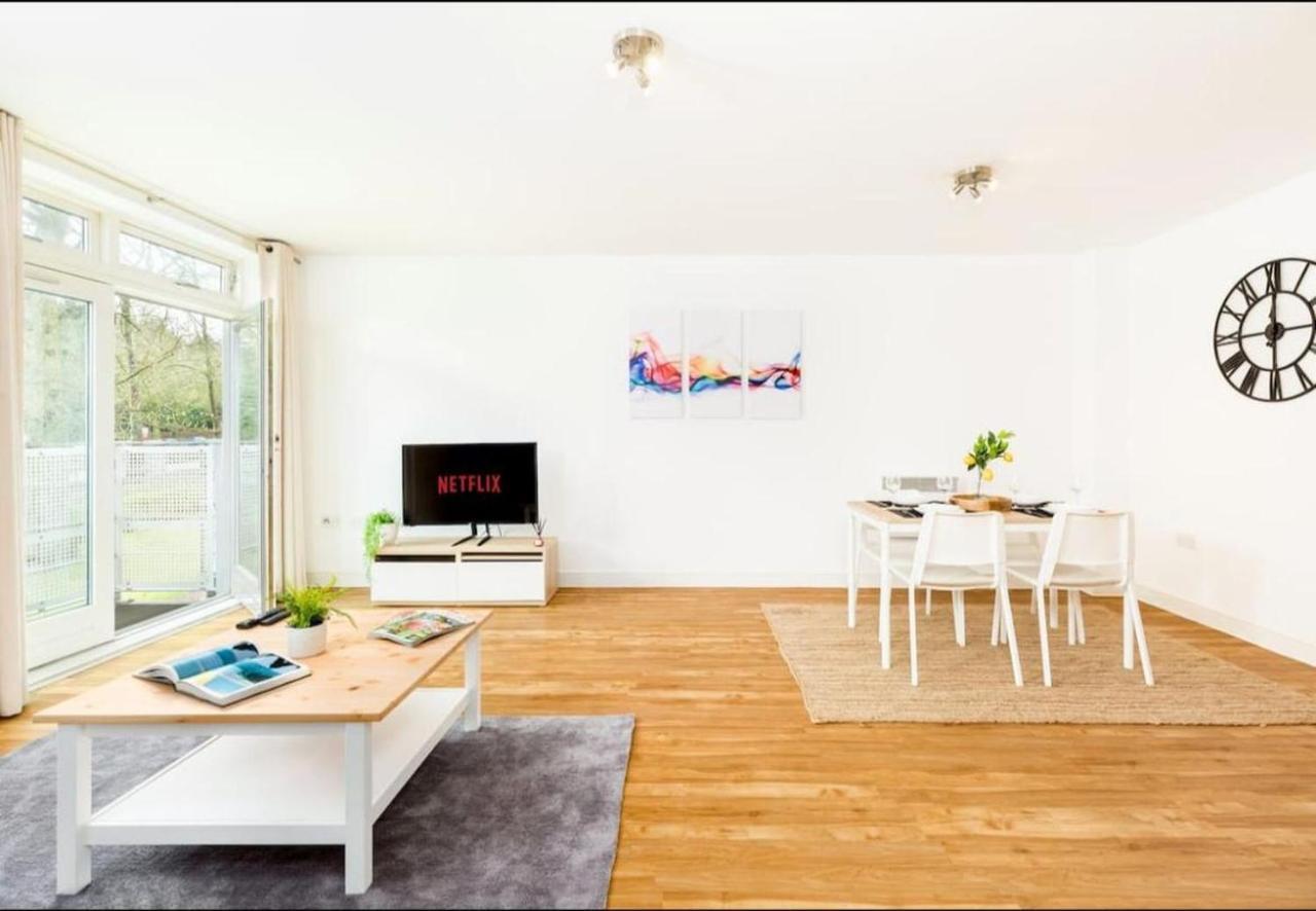 Kinara Properties - Luxury 2 Bed Apartment, Local To Uob, Qe, Royal Orthopaedic Hospital, 10 Mins From Centre, Free Parking * Birmingham