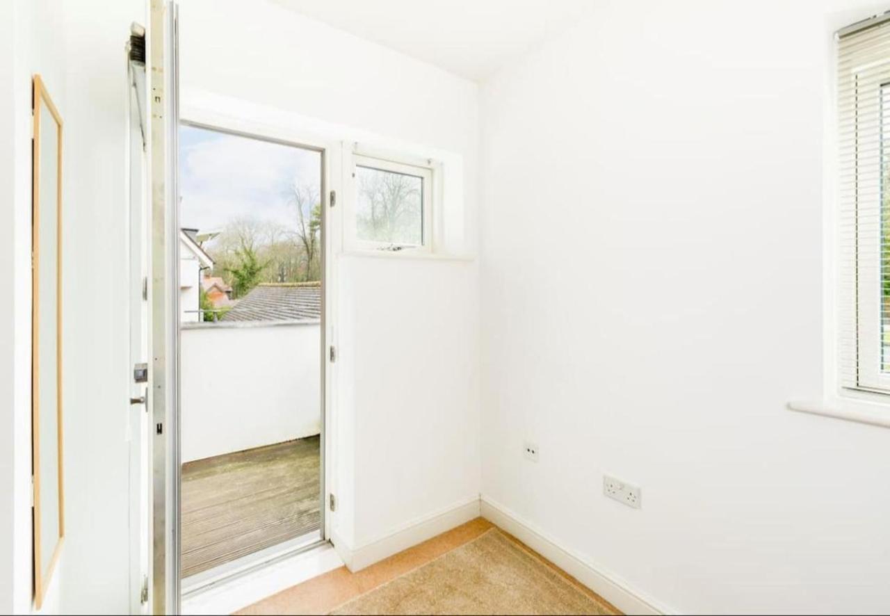Kinara Properties - Luxury 2 Bed Apartment, Local To Uob, Qe, Royal Orthopaedic Hospital, 10 Mins From Centre, Free Parking * Birmingham