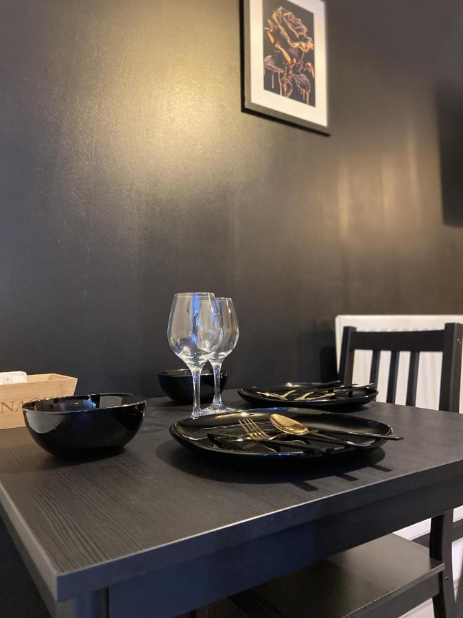 Apartment Parking - Couples - Centre - Sleeps 4 - *