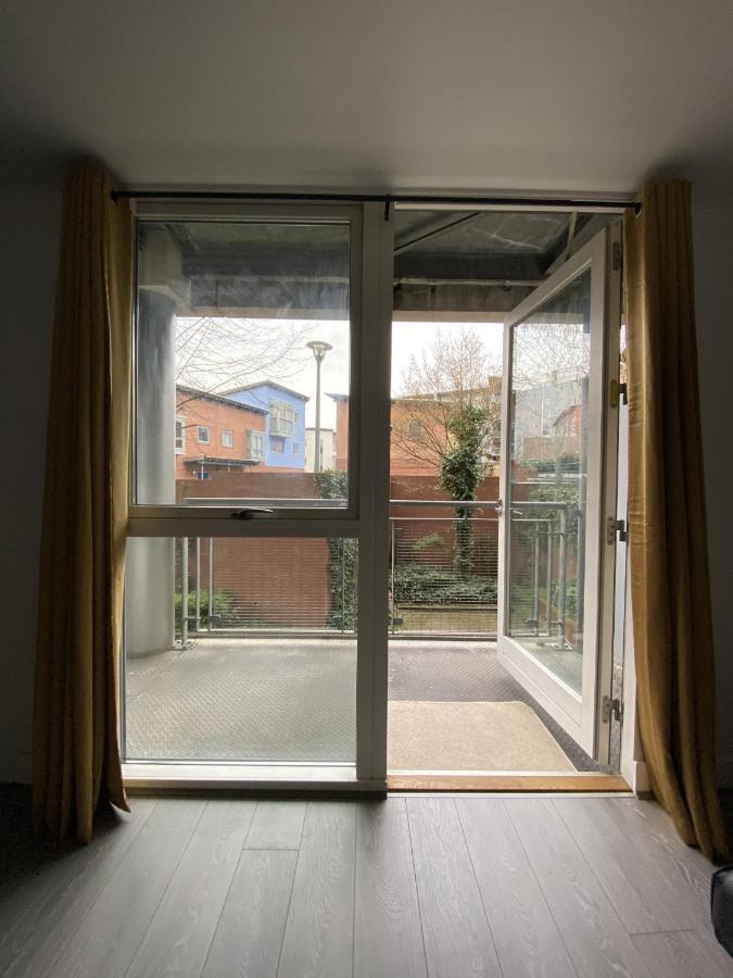 Parking - Couples - Centre - Sleeps 4 - Birmingham