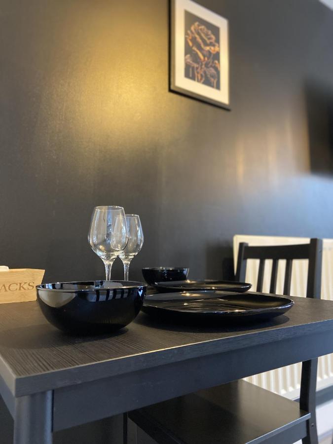 Parking - Couples - Centre - Sleeps 4 -