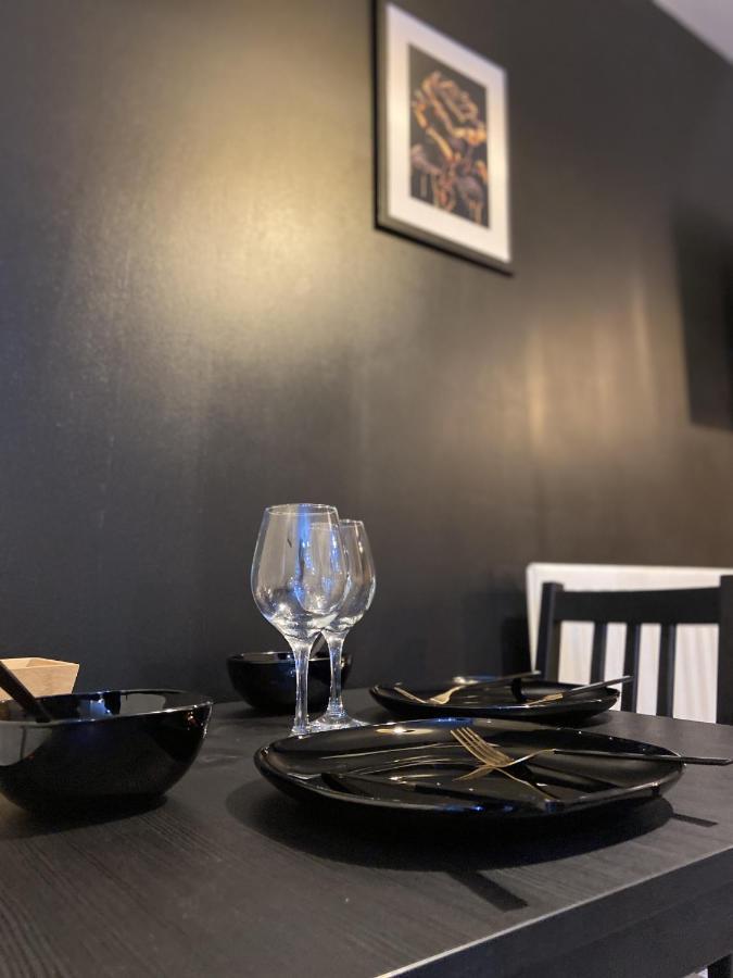 Parking - Couples - Centre - Sleeps 4 - *