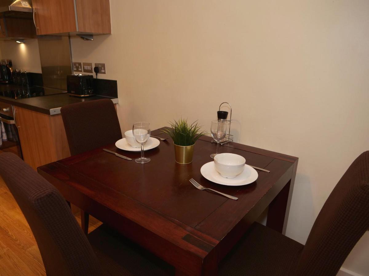 Arcadian Centre - Sienna One Bed - Sofa Bed - Balcony Apartment *