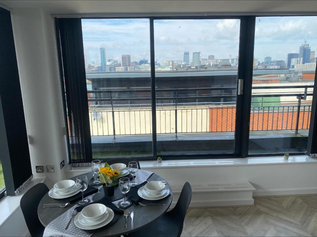 Penthouse - Amazing Skyline Views - Free Parking - Balcony - Utilita Arena - New St Station - Bullring Shopping Birmingham