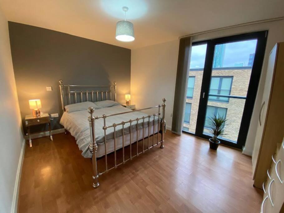 Superb 1 Bedroom Serviced In City Centre *