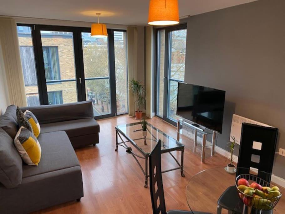 Apartment Superb 1 Bedroom Serviced In City Centre *