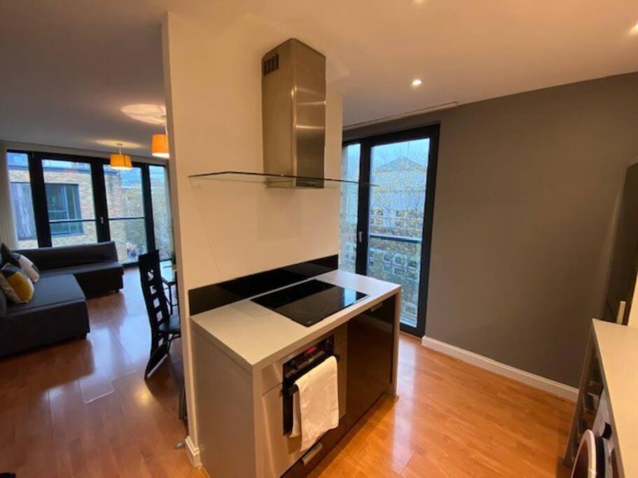 Superb 1 Bedroom Serviced In City Centre *