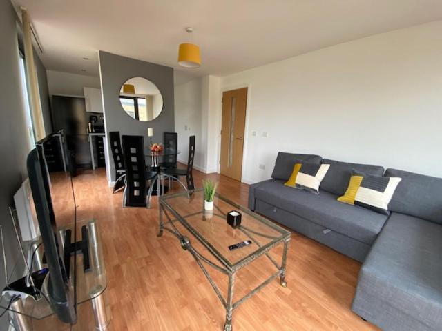 Superb 1 Bedroom Serviced In City Centre