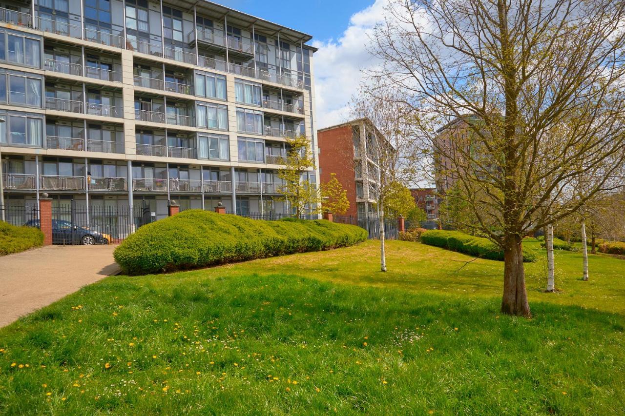 Apartment Centre *
