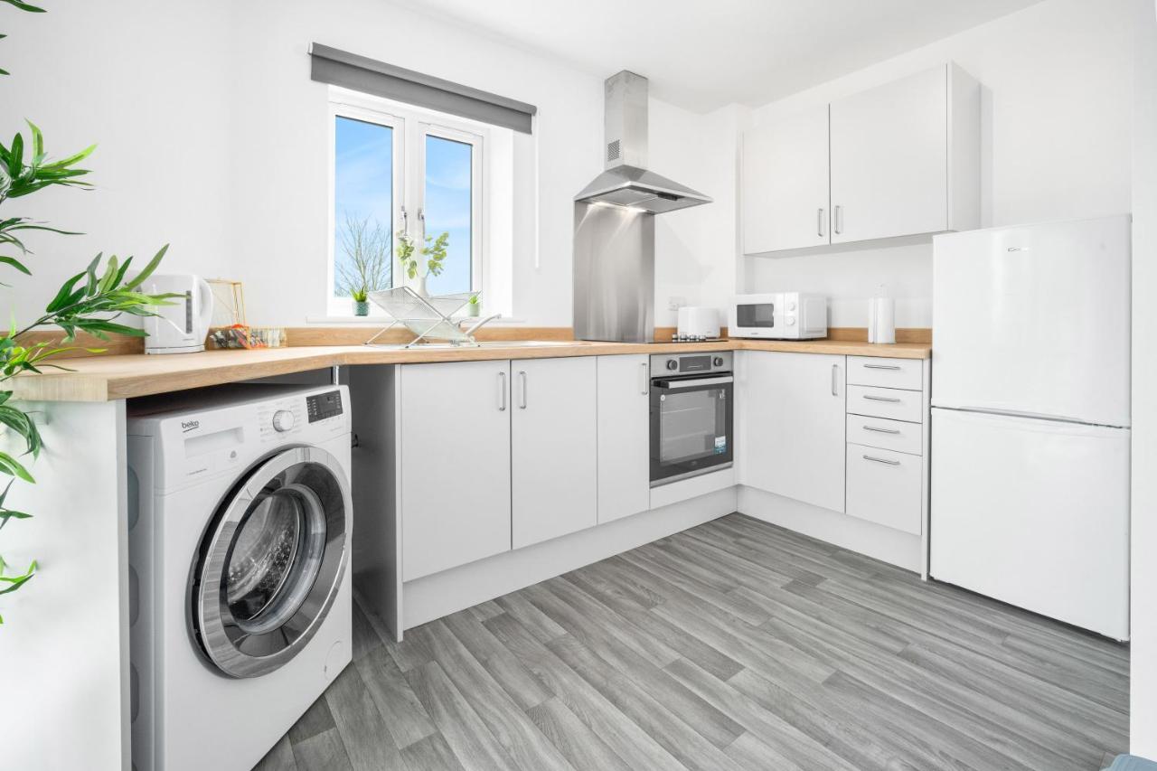 Luxury Two Bedroom - Parking - Smart Tv - Wifi Apartment