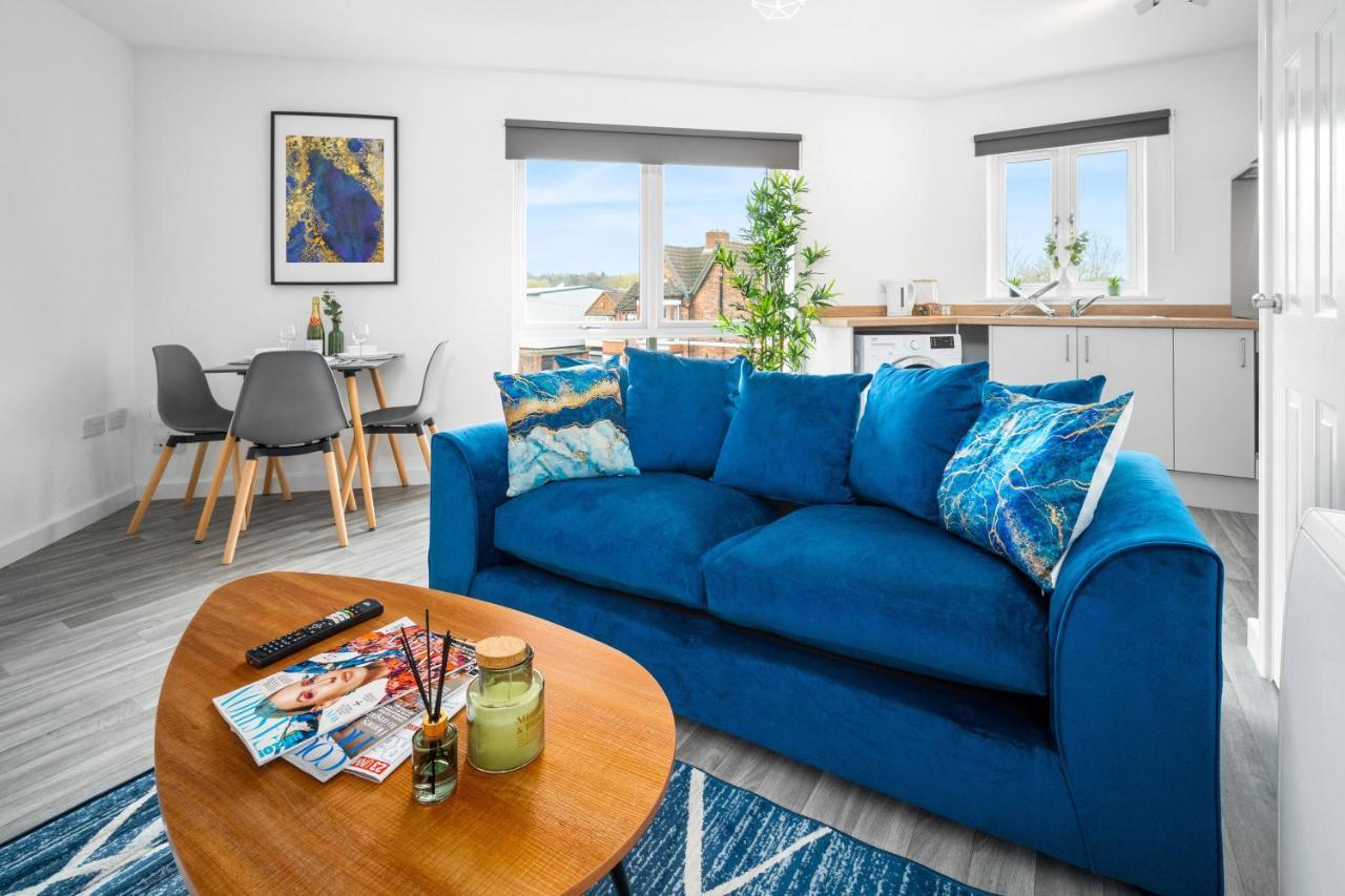 Luxury Two Bedroom - Parking - Smart Tv - Wifi Apartment *