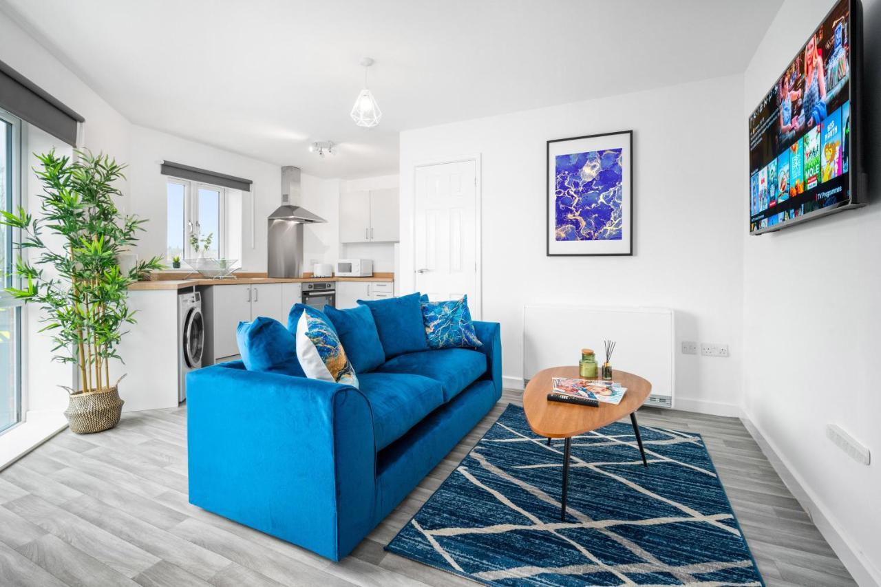 Luxury Two Bedroom - Parking - Smart Tv - Wifi Apartment *